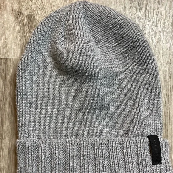 Grey “ Perry Ellis “ beanie - Picture 3 of 3